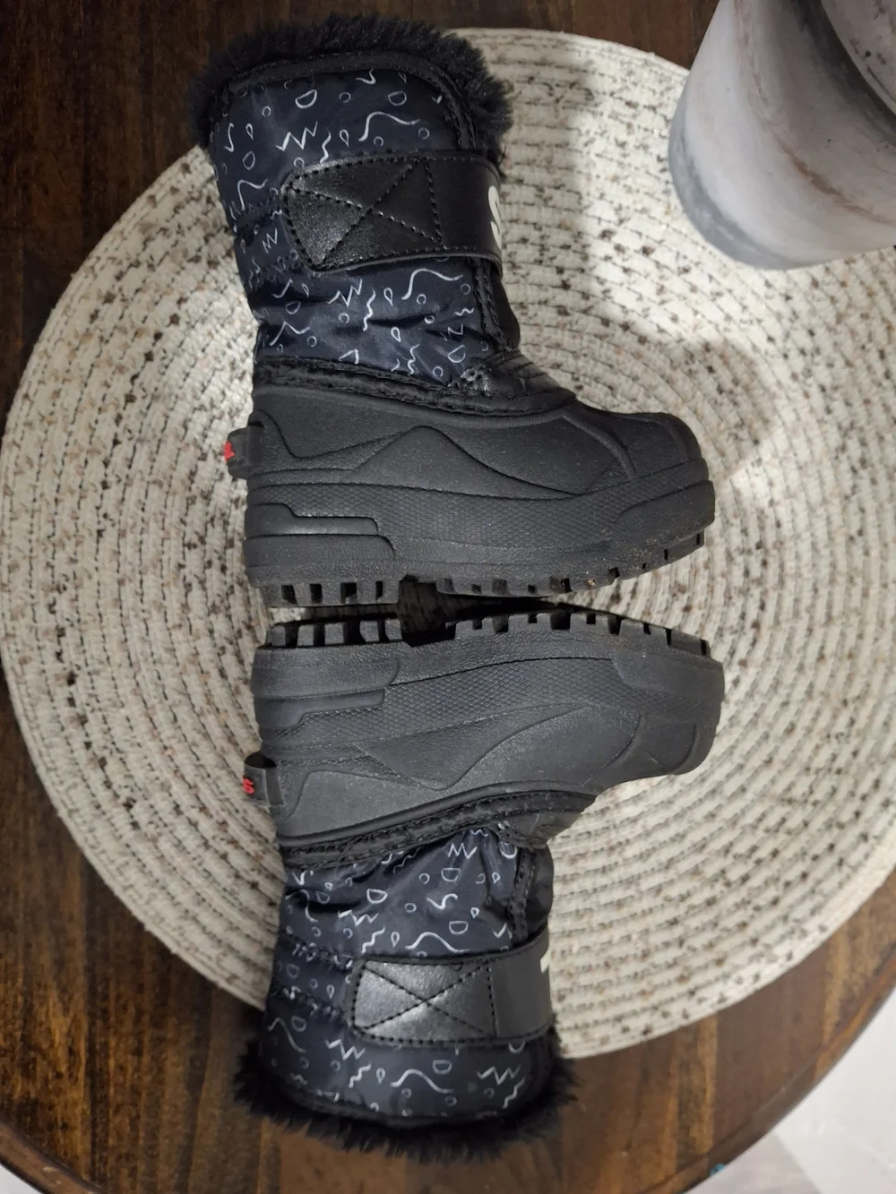 Sorel Kids' Black Winter Boots with Faux Fur Trim Size 5.